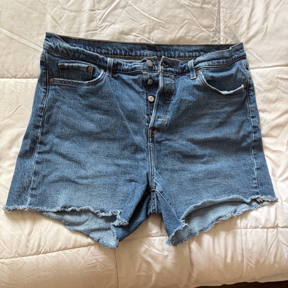 Levi's Women's 501 Original Shorts Medium Wash Size 16W Blue Denim